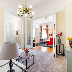 elegant-stylish-apartment-city-center.inbudapesthotels.com/