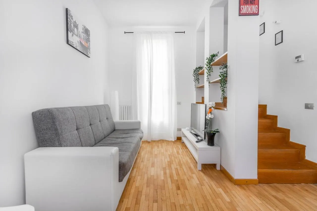 Duomo 7 Minuti Exclusive Apartment Vercelli Milan 0*,  Italy